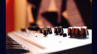 Roland SH01 - 2fly studios